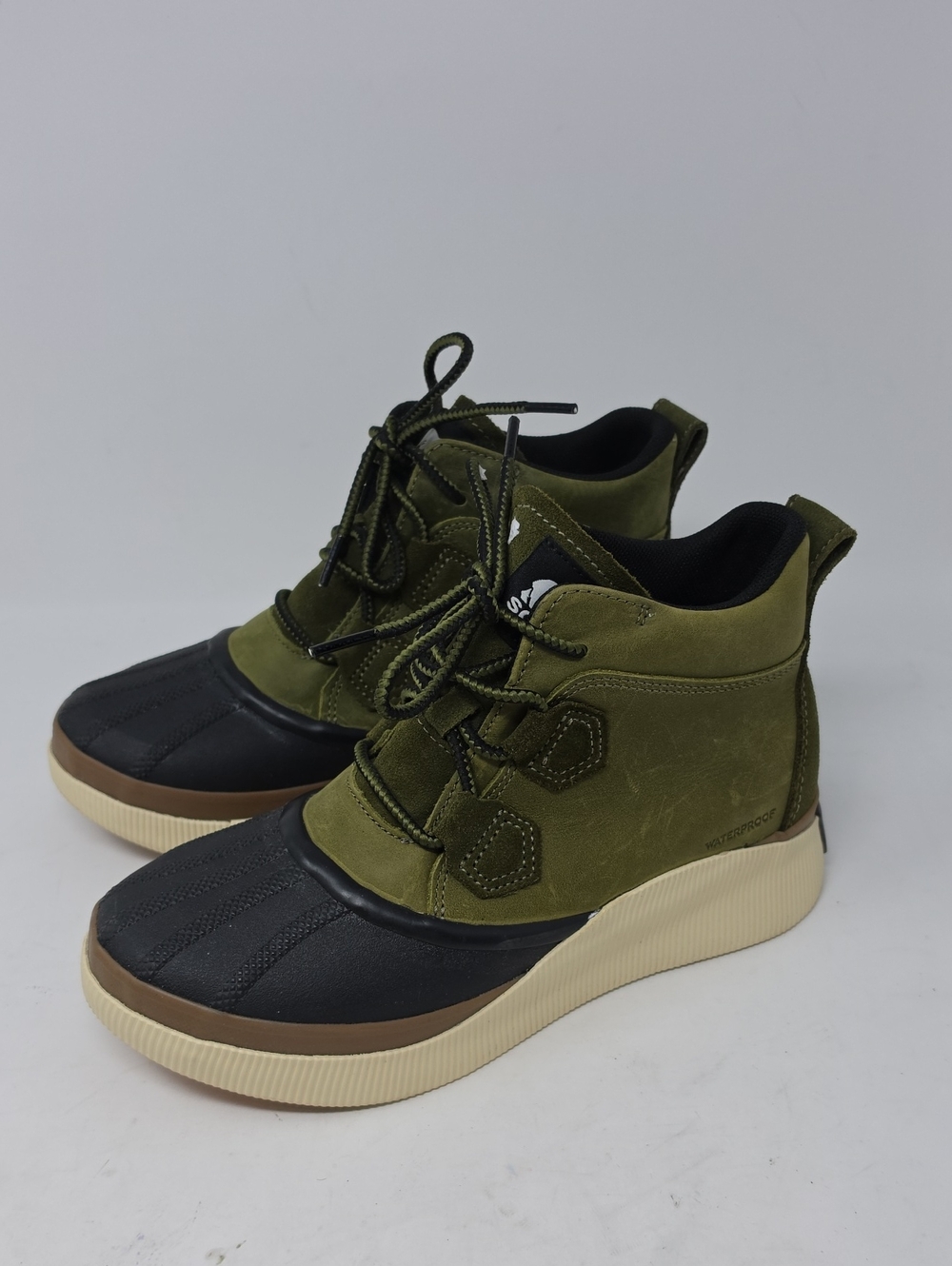 Sorel Out N About IV Waterproof Olive Green Waterproof Boots Women's Size 8